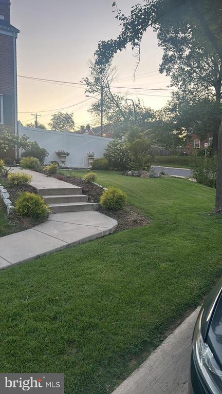 Building Photo - 9006 Linton St