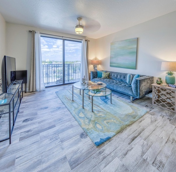 Building Photo - 511 Lucerne Ave