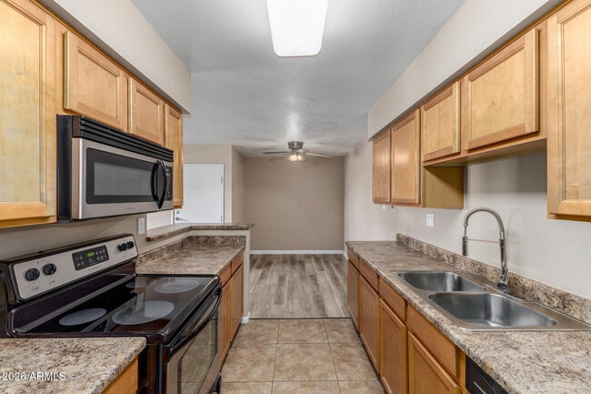 Building Photo - 5995 N 78th St