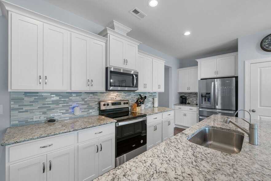 Building Photo - 74 W Weatherbee Wy