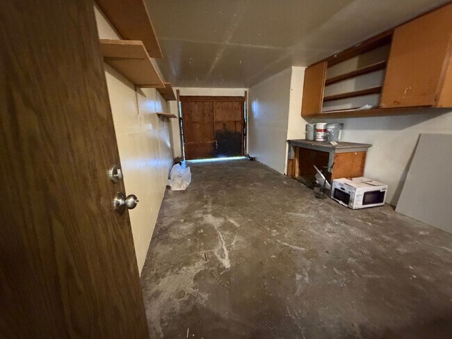 Building Photo - Welcome to this beautifully renovated 2-bedroom, 1-bath home in the desirable Foothill Oaks!