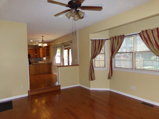 Building Photo - Beautiful 3 Bed 3.5 Bath Xenia Home!