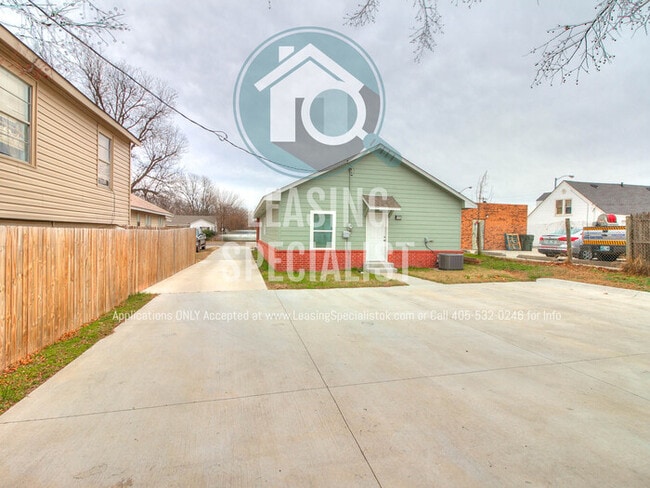 Building Photo - Central Norman 4 Bed 3 Bath House PRE-LEAS...