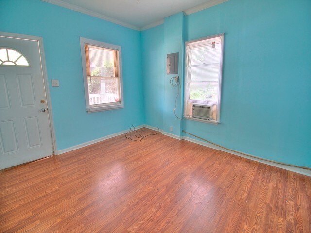 Building Photo - Spacious 1 Bedroom 1 Bath Home With Large ...