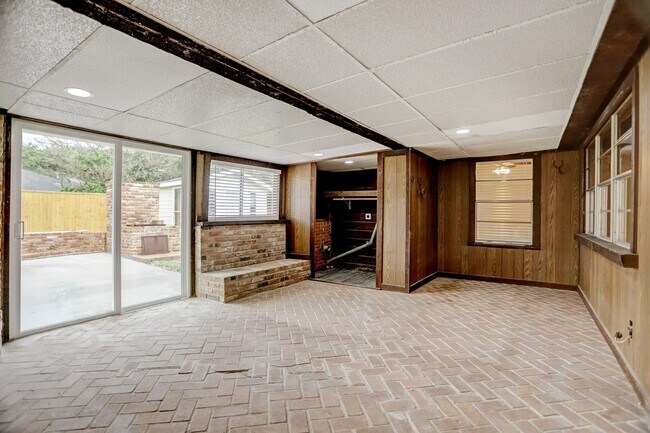 Building Photo - 5814 Anaqua Dr