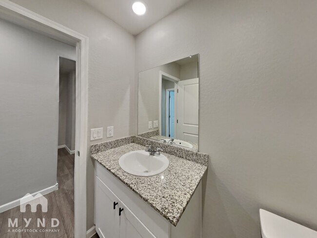 Building Photo - 2060 E Velvet Pl