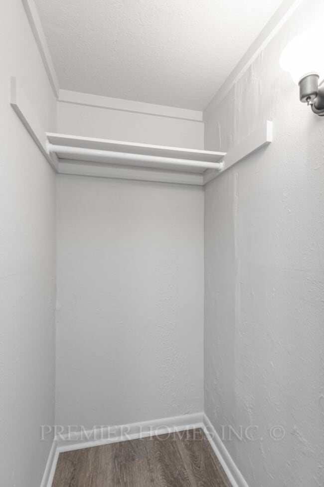 Building Photo - 3 Bed Home with Basement & Off-Street Parking – $1,395/mo