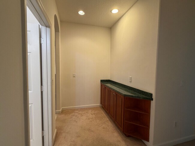 Building Photo - 3205 Brookfield Dr