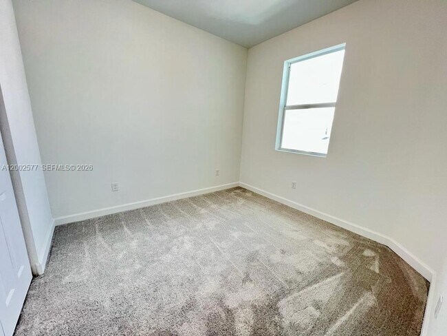 Building Photo - 212 SE Woodbark St