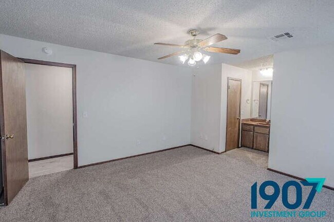 Building Photo - Charming Brick Home with Modern Updates and Large Backyard in Moore!