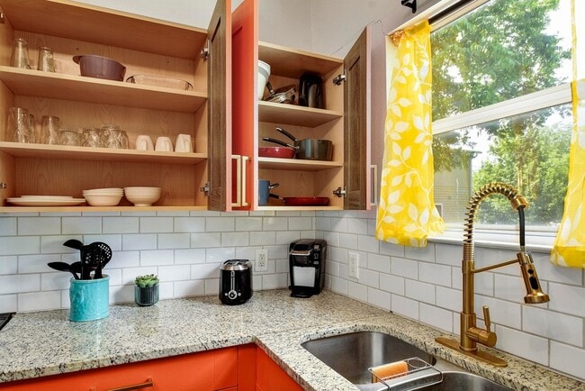 Building Photo - 319 E Courtland Pl