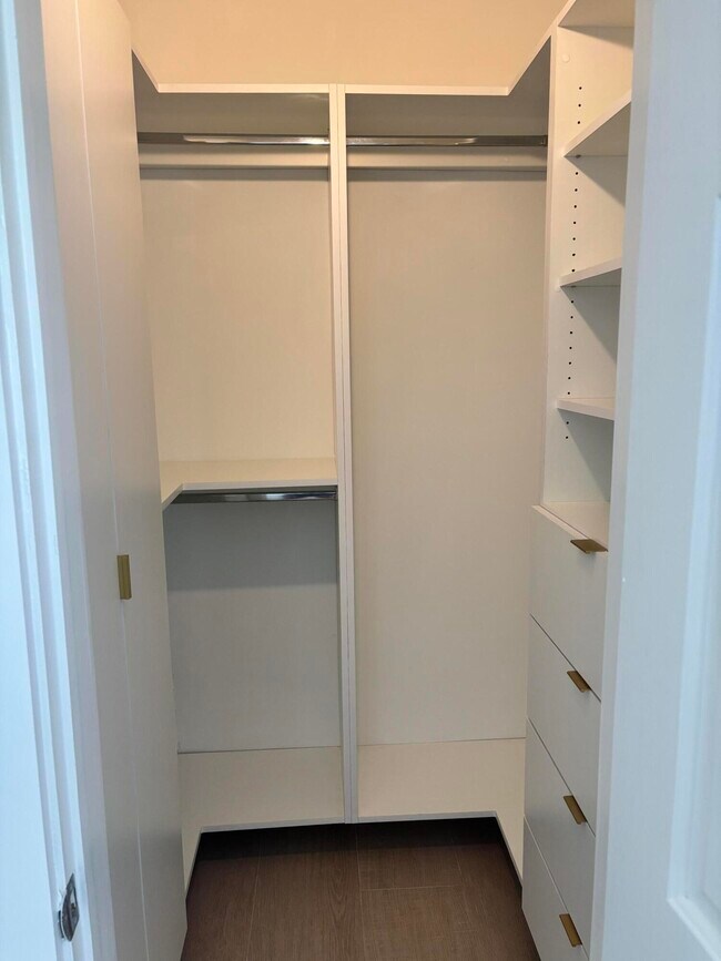 Building Photo - 924 SE 2nd St