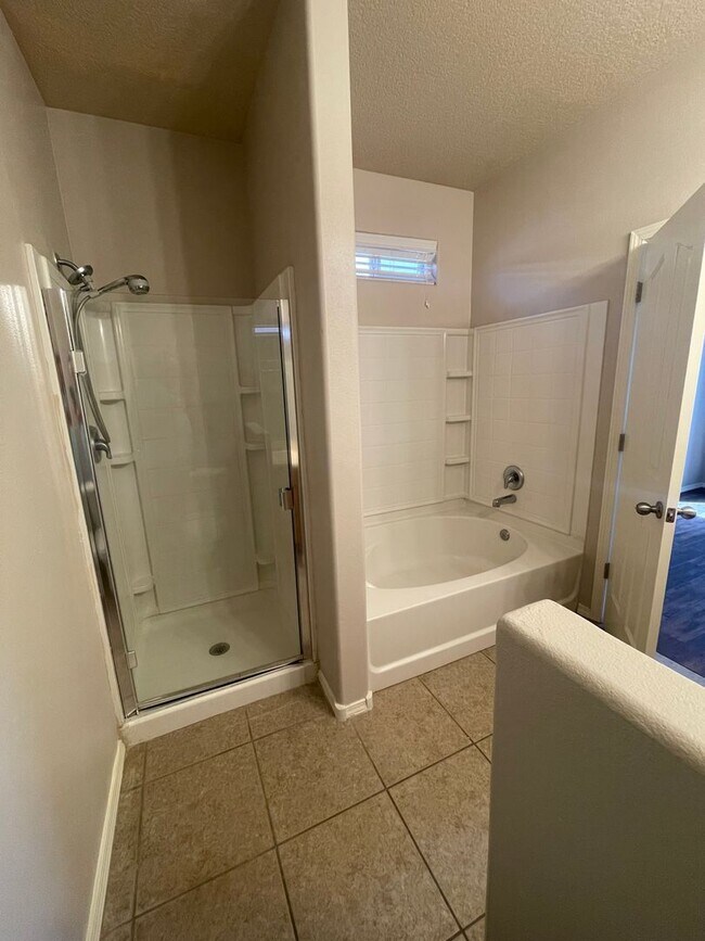 Building Photo - Great 3 Bedroom Home