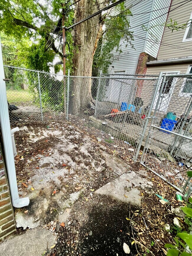 Building Photo - 2544 N Napa St