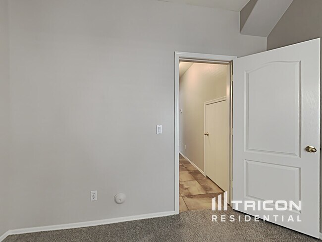 Building Photo - 8423 W Hamster Ln