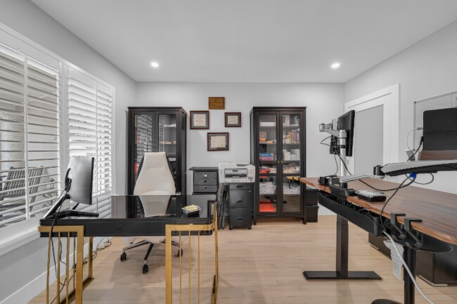 Building Photo - 1941 SW 18th Ave