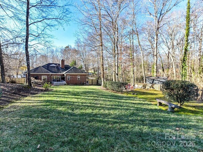 Building Photo - 6915 Pleasant Dr