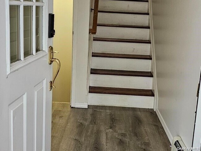 Building Photo - 82-74 Country Pointe Cir