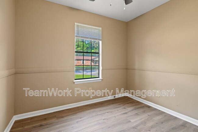 Building Photo - 260 Dorchester Manor Blvd