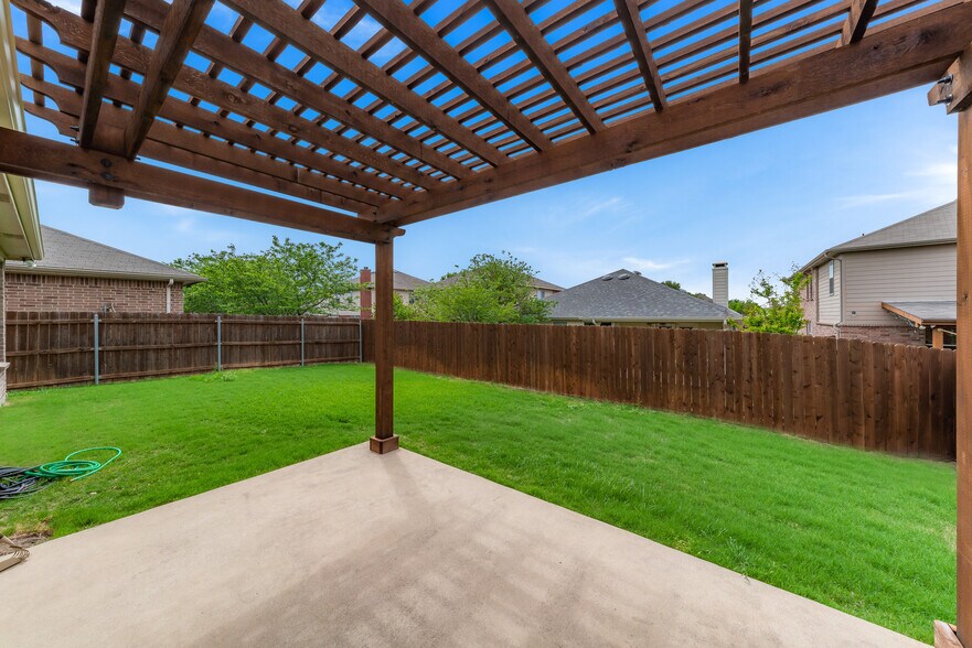 Building Photo - 5708 Sapphire Pool Trl