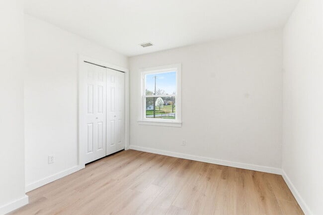 Building Photo - 159 Hazel Dr