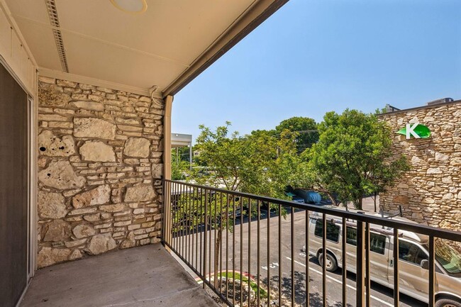 Building Photo - 500 E Riverside Dr