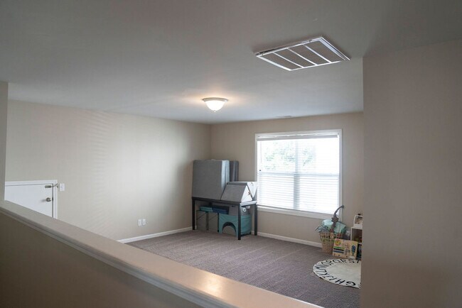 Building Photo - 114 Great Bend Dr