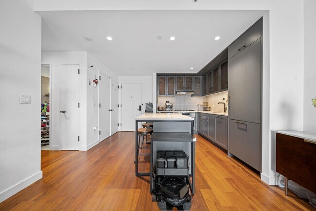 Building Photo - 2 Shore Ln