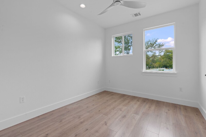 Building Photo - 124 S Mockingbird Cir