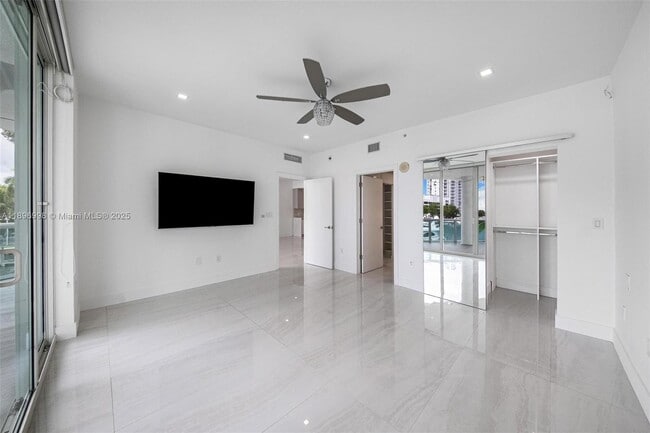 Building Photo - 7918 Harbor Island Dr