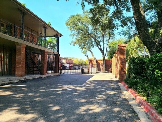 Building Photo - 11550 Chimney Rock Rd