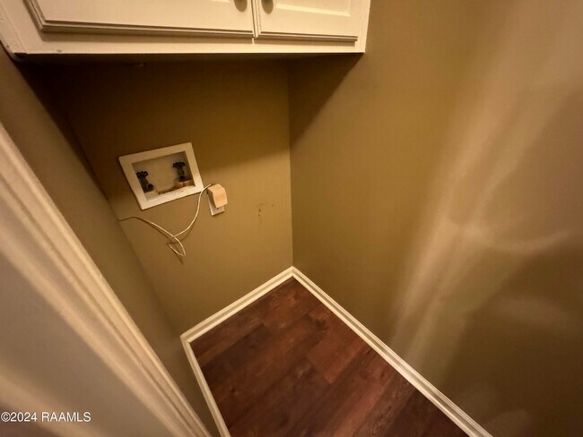 Building Photo - 109 Sugarcreek Dr