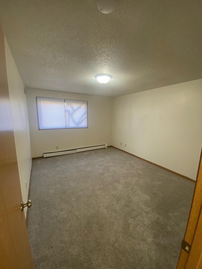 Building Photo - 441 Lindale Dr