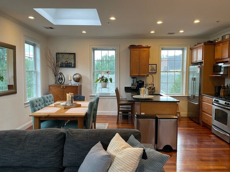 Building Photo - 93 Sciarappa St