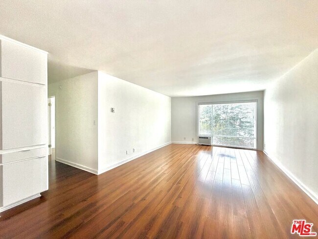 Building Photo - 5805 W 8th St