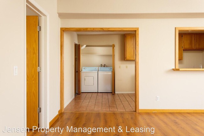 Building Photo - 3 br, 2 bath House - 712 N. Wisteria Way