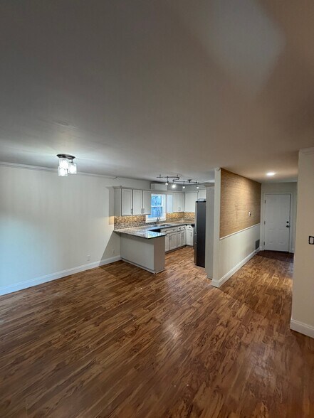 Building Photo - 3411 Cedarcrest Cir