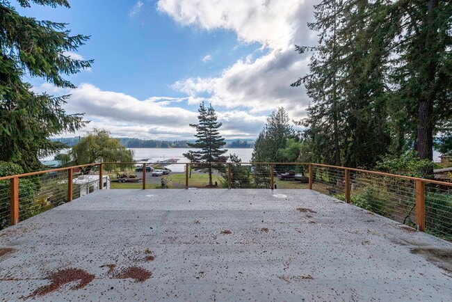 Building Photo - BEAUTIFUL CABIN STYLE HOME ACROSS FROM SIL...