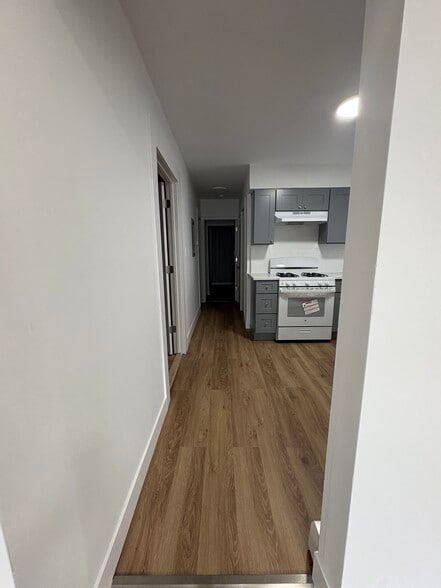 Building Photo - 193 Jerome Ave