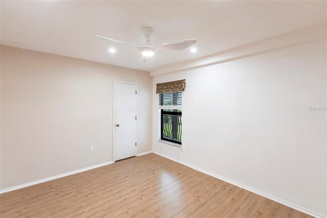 Building Photo - 1750 Jamaica Way
