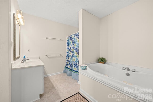 Building Photo - 73 The Old Run Rd