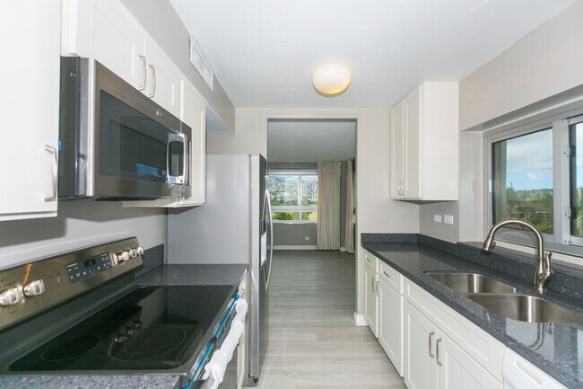 Building Photo - ? Spacious 2-Bedroom Condo at Fairway Manor – Incredible Value Near Waikiki! ?