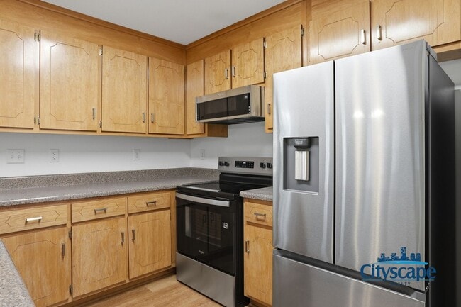 Building Photo - FABULOUS 4 BEDROOM CHESTERFIELD HOME