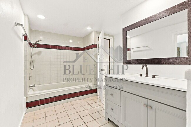 Building Photo - 6714 Nina Rosa Dr