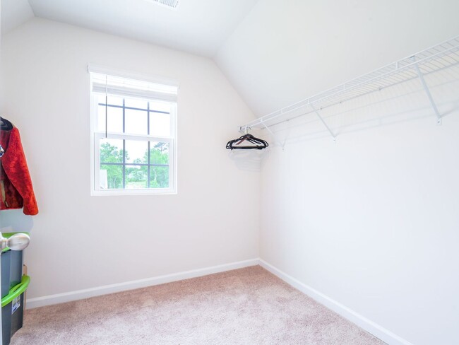 Building Photo - 551 Poppleton Dr