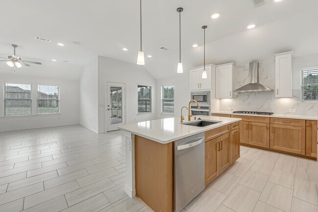 Building Photo - 15702 Rosemary Hl Ln