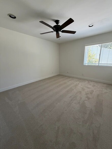 Building Photo - 18241 Andrea Cir N