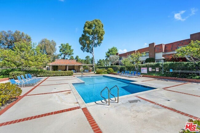 Building Photo - 27912 Ridgecove Ct N