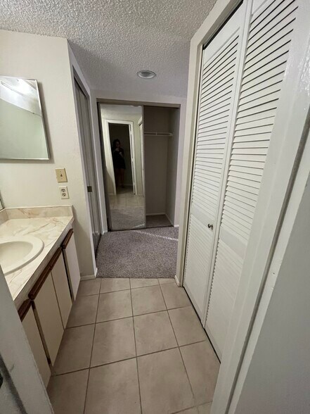 Building Photo - 1522 SE Royal Green Cir