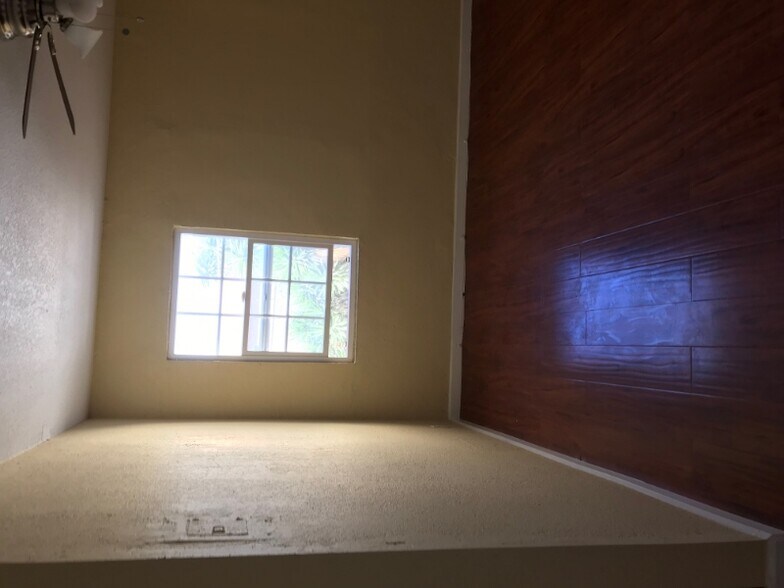 Building Photo - 6505 S Vermont Ave